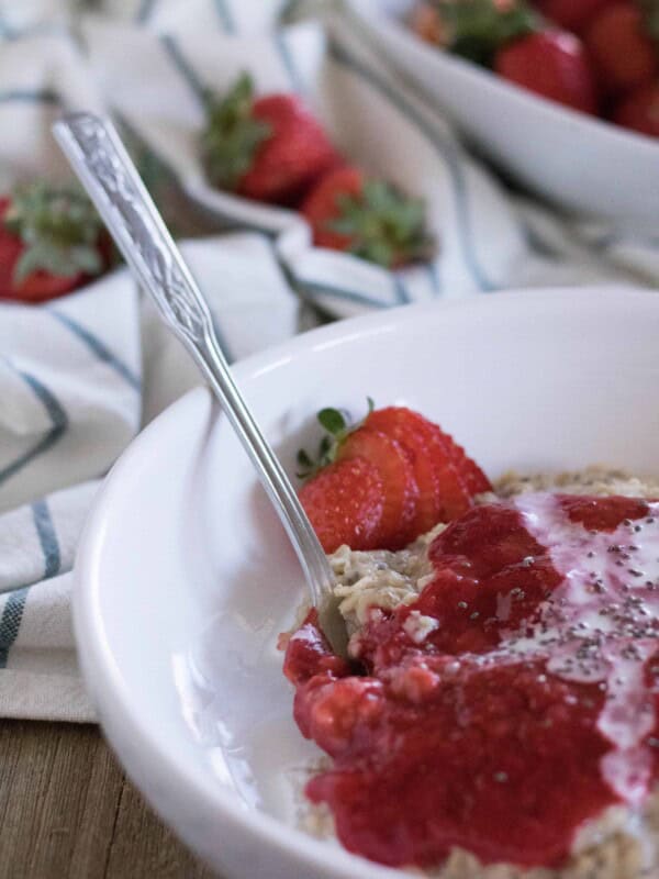 Healthy strawberry and cream oatmeal recipe for two