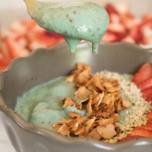 allergy relief spirulina smoothie bowl