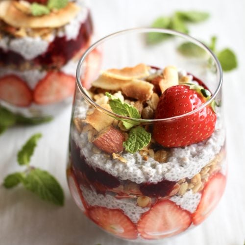 Healty Berry chia seed parfait