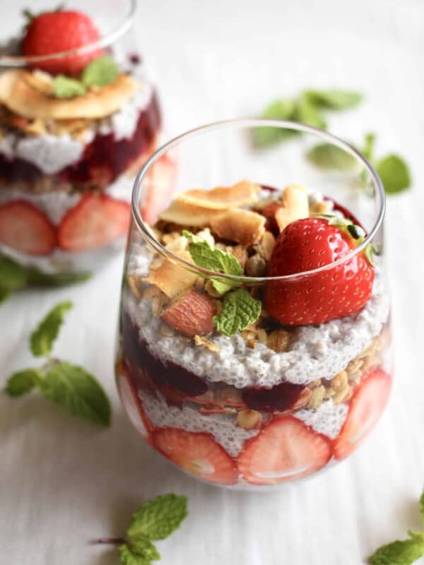 Healty Berry chia seed parfait