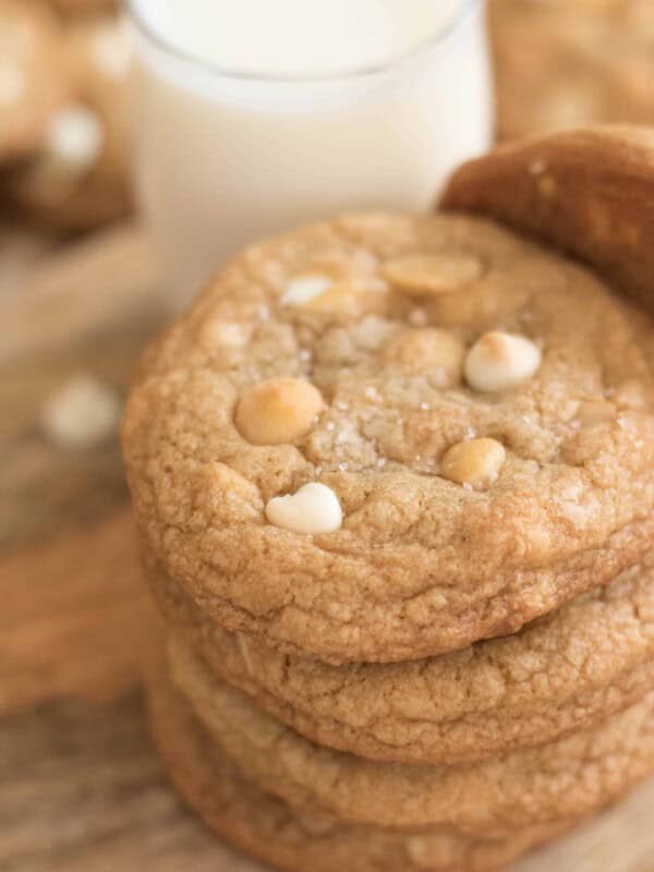 White chocolate macadamia nut cookies