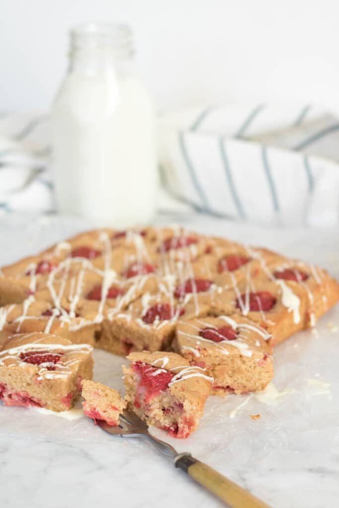 Brown butter strawberry blondies 