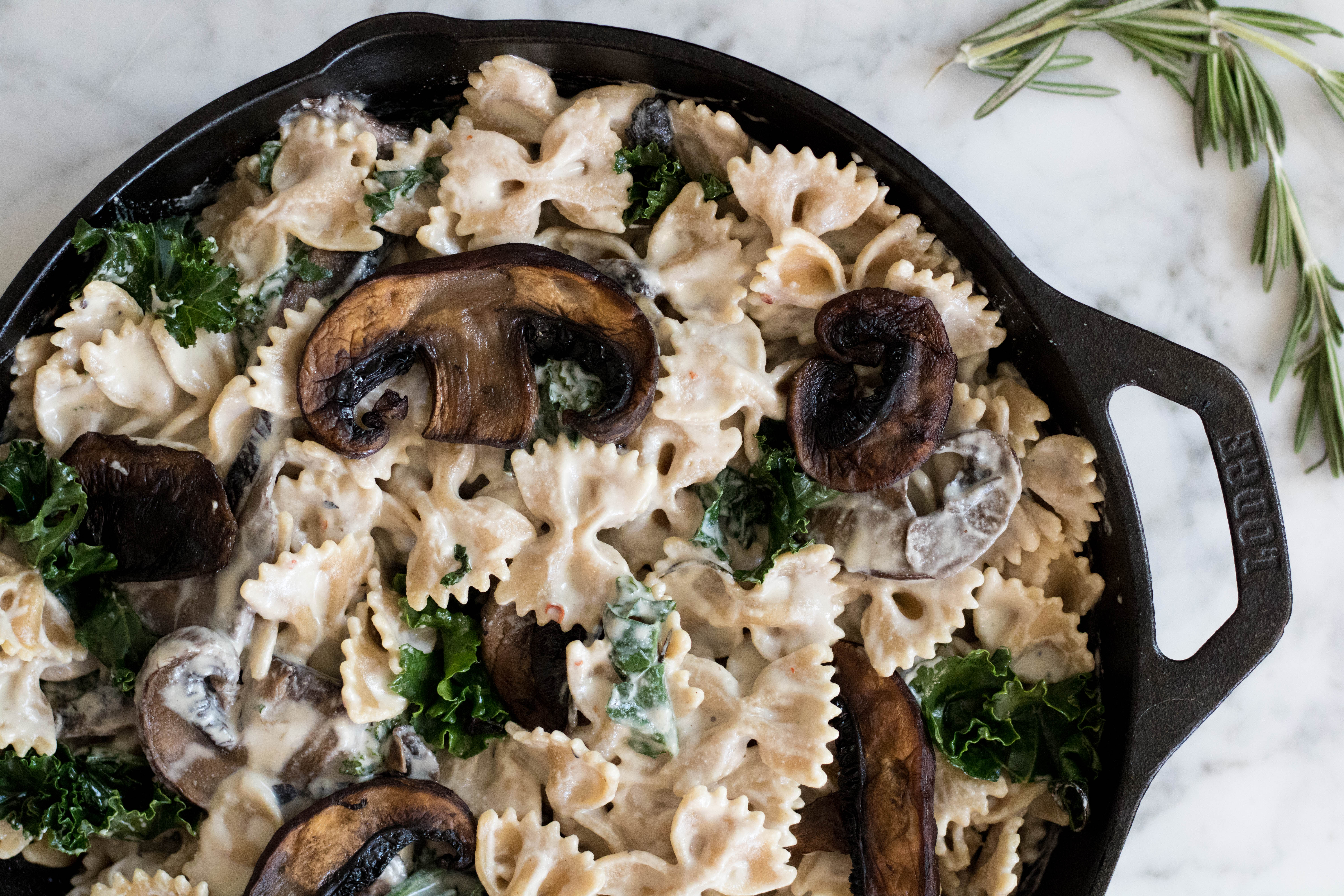 Vegan creamy Kale & mushroom pasta