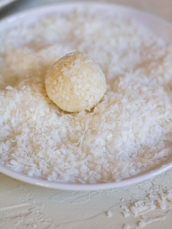 Perfect no bake coconut balls for the holidays