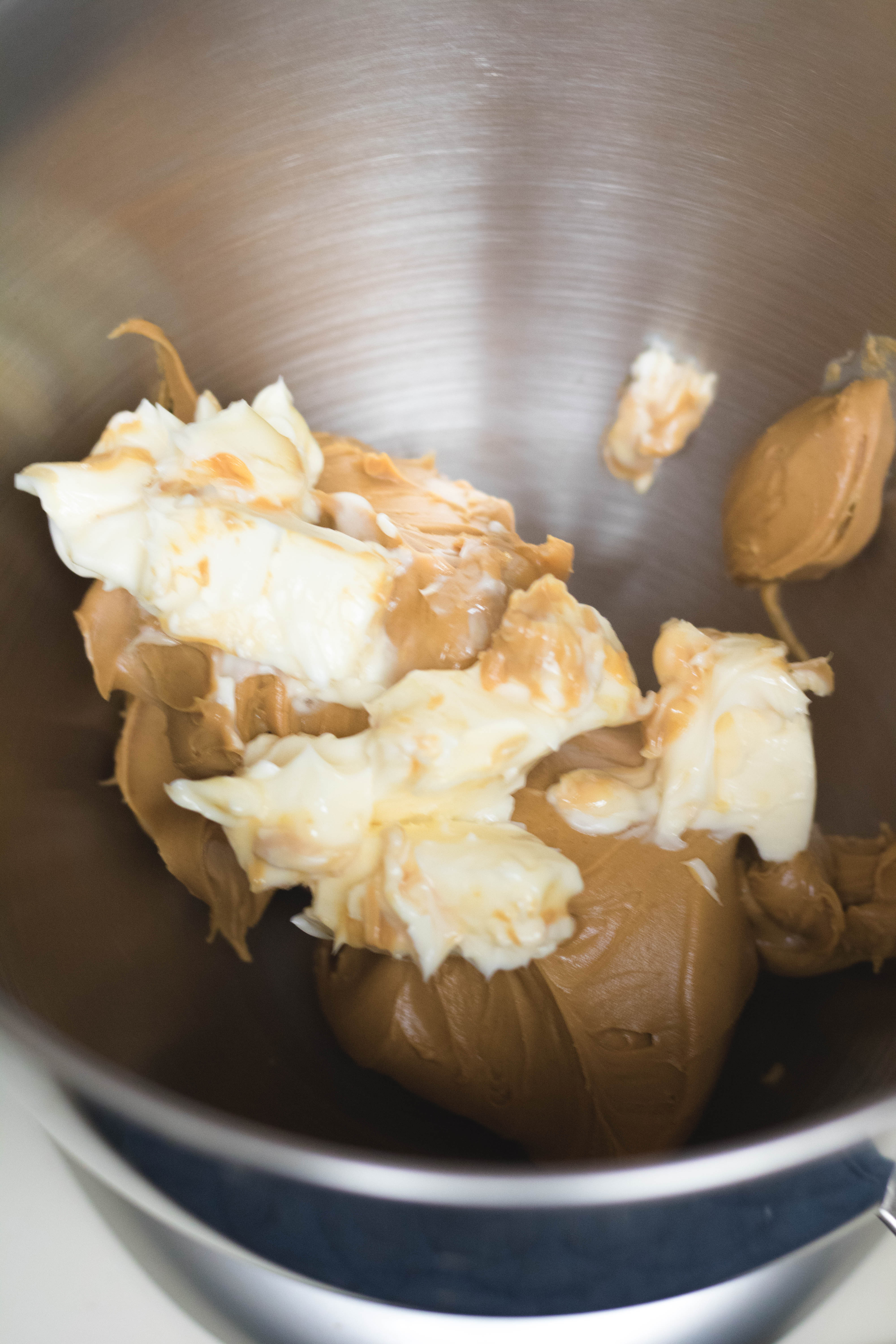 ingredients of peanut butter buckeye balls