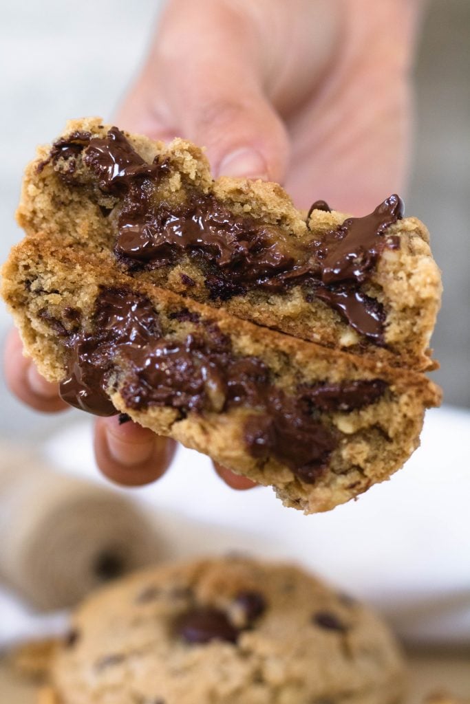 The best walnut chocolate chip cookie recipe