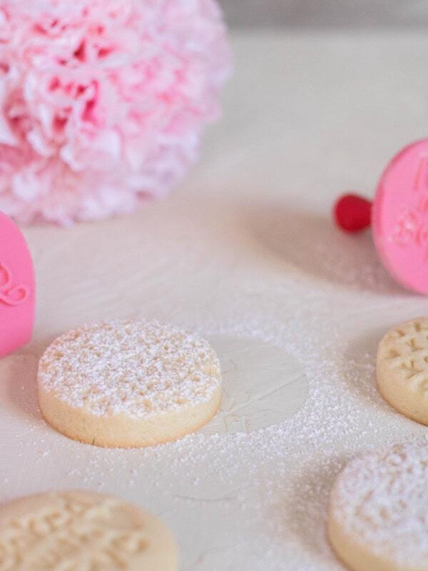 valentine's day shortbread cookies