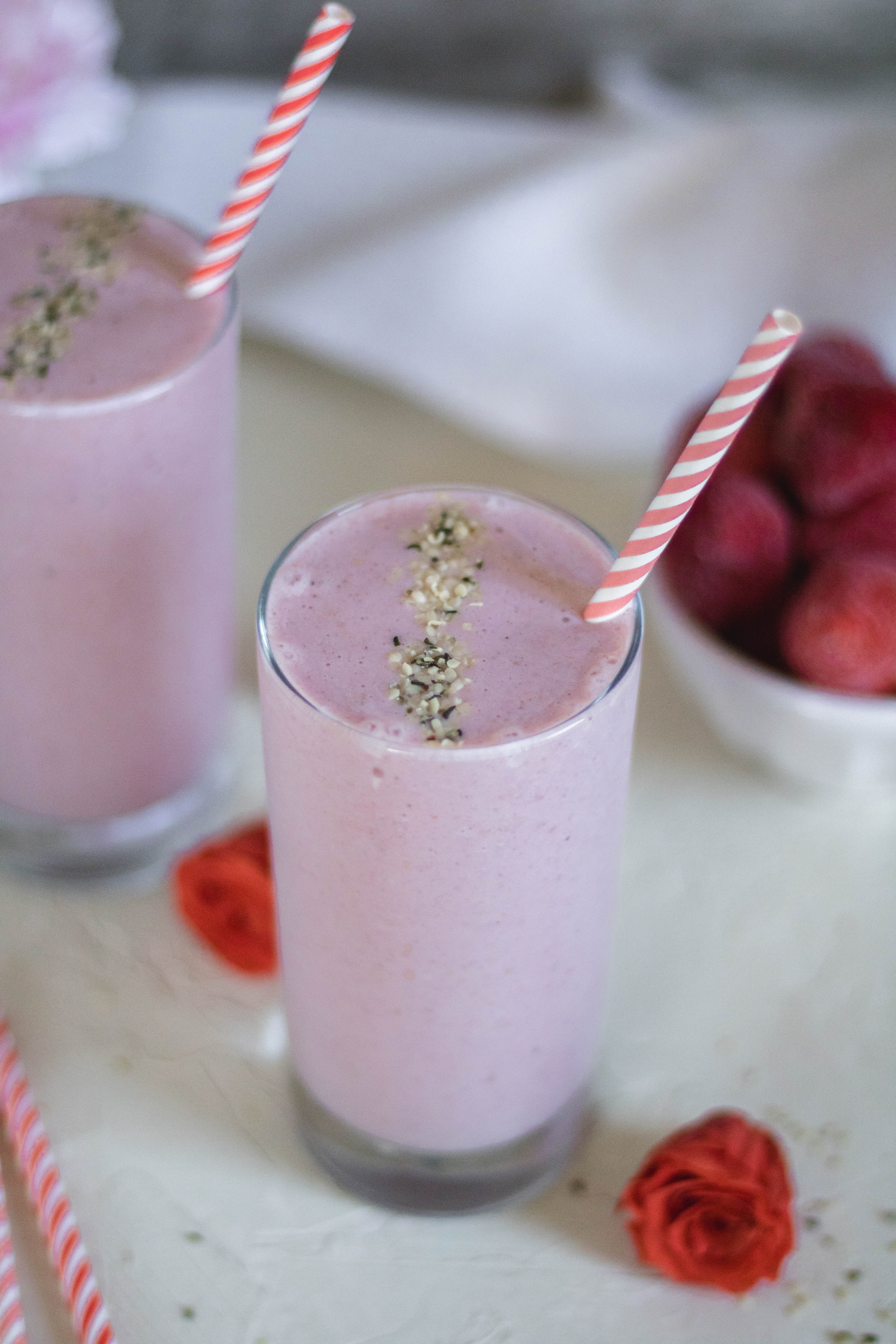 strawberry raspberry smoothie for valentine's day 