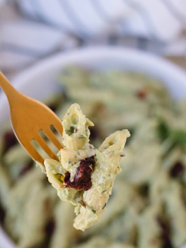 Easy vegan avocado sauce with pasta