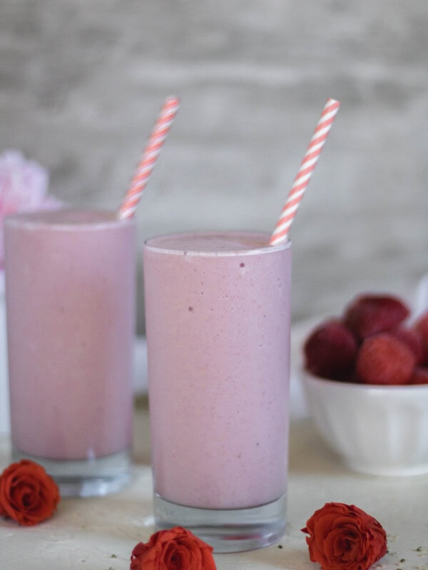 Perfect valentine's day smoothie recipe for two