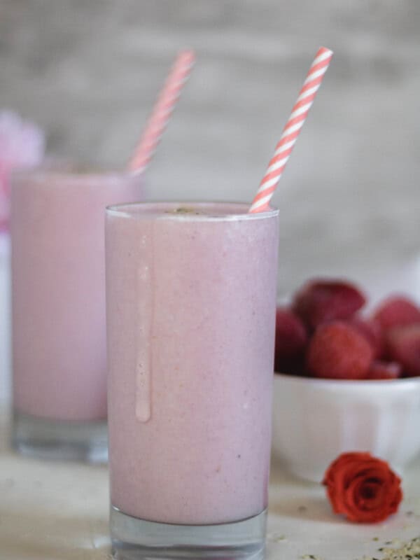 Pink valentine's day smoothie for two!