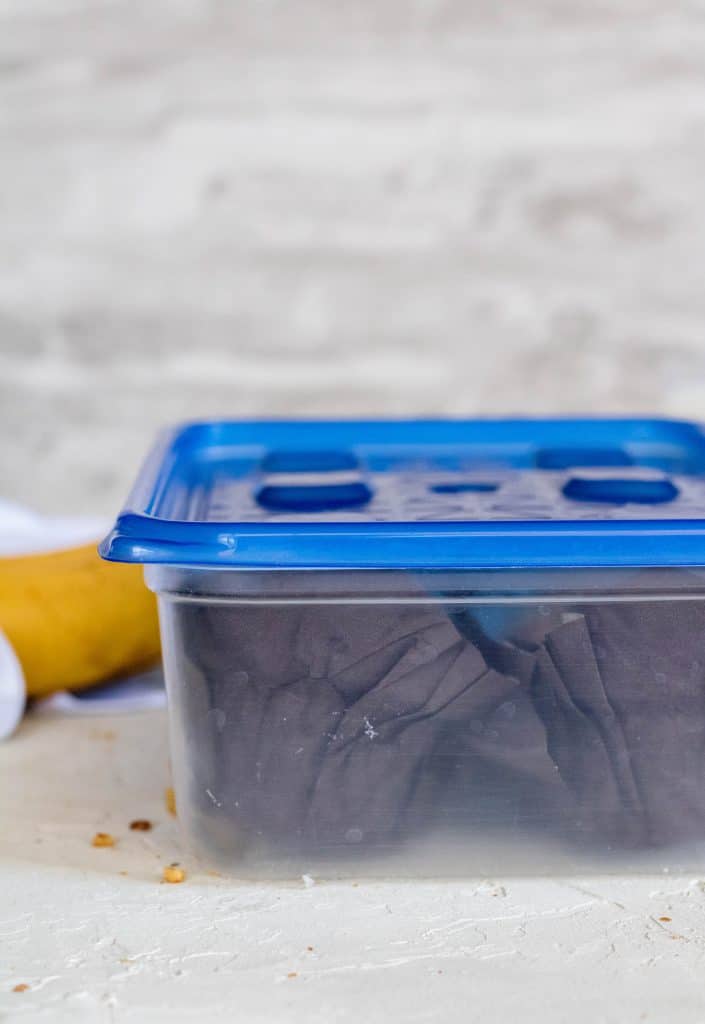 how to store banana walnut muffins?