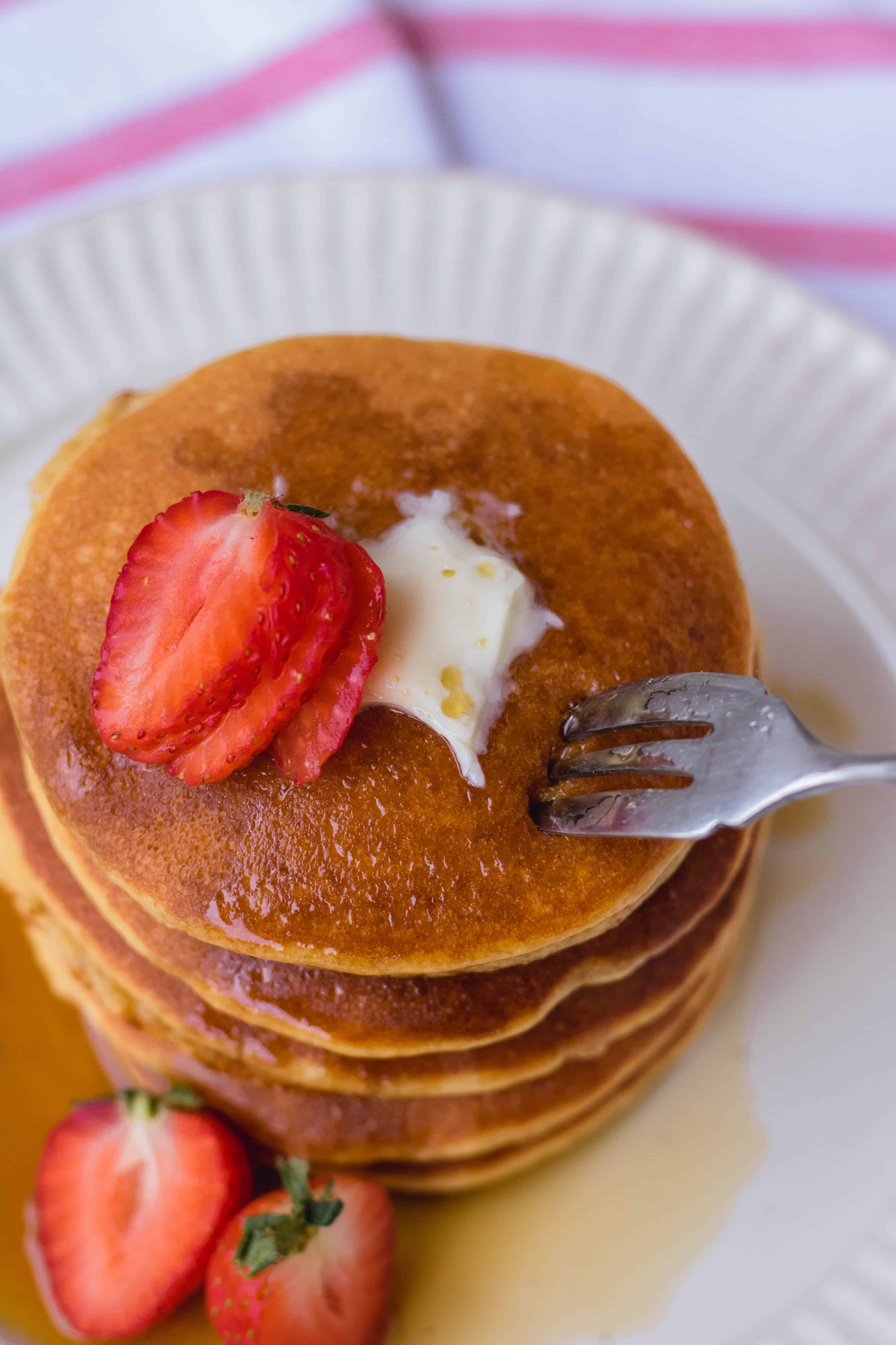 Fluffy almond flour pancakes with almond milk
