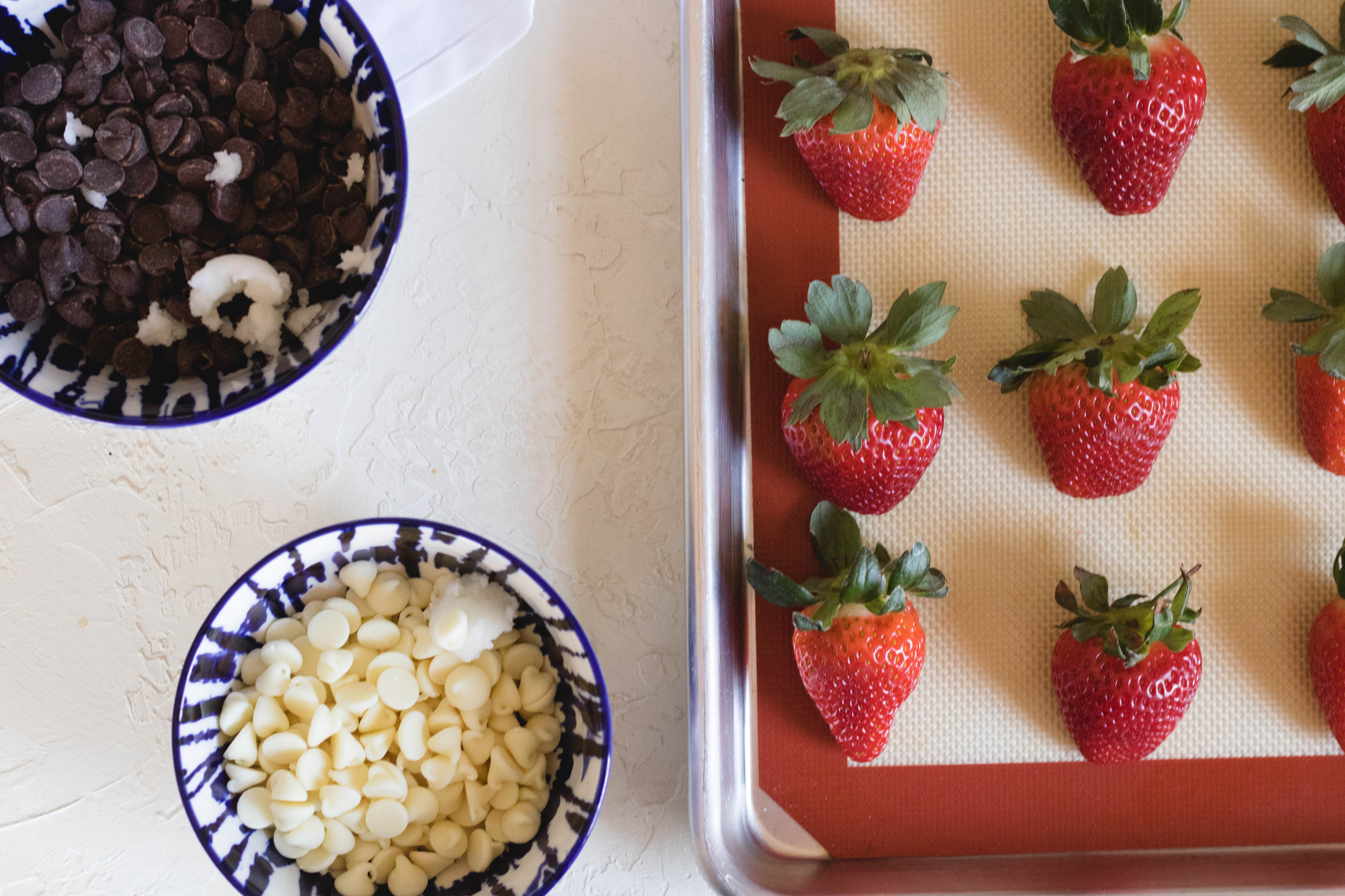 making chocolate covered strawberries