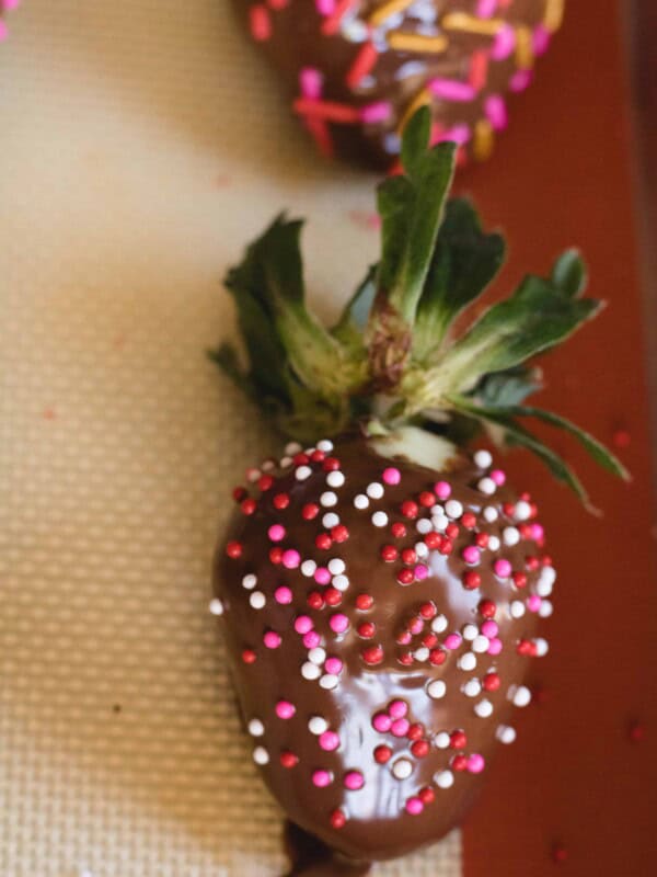 making chocolate covered strawberries