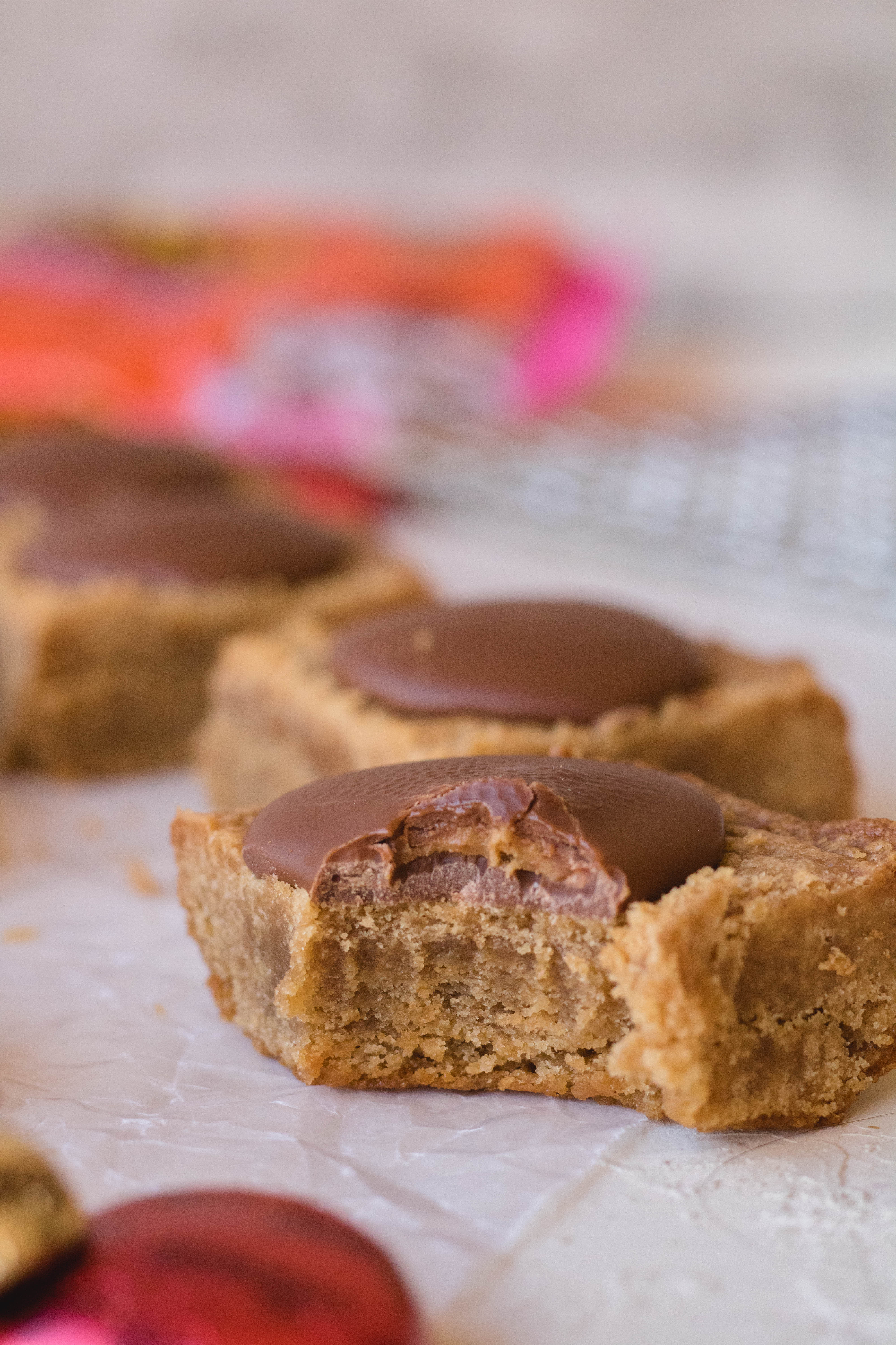 Peanut butter blondies with Reese's