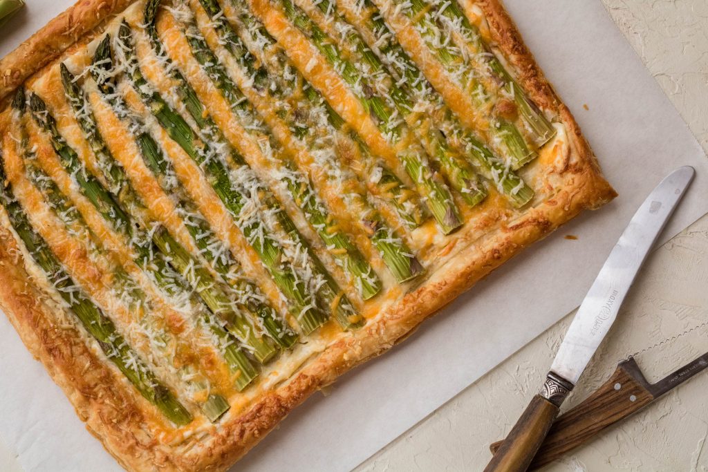 Asparagus tart with puff pastry