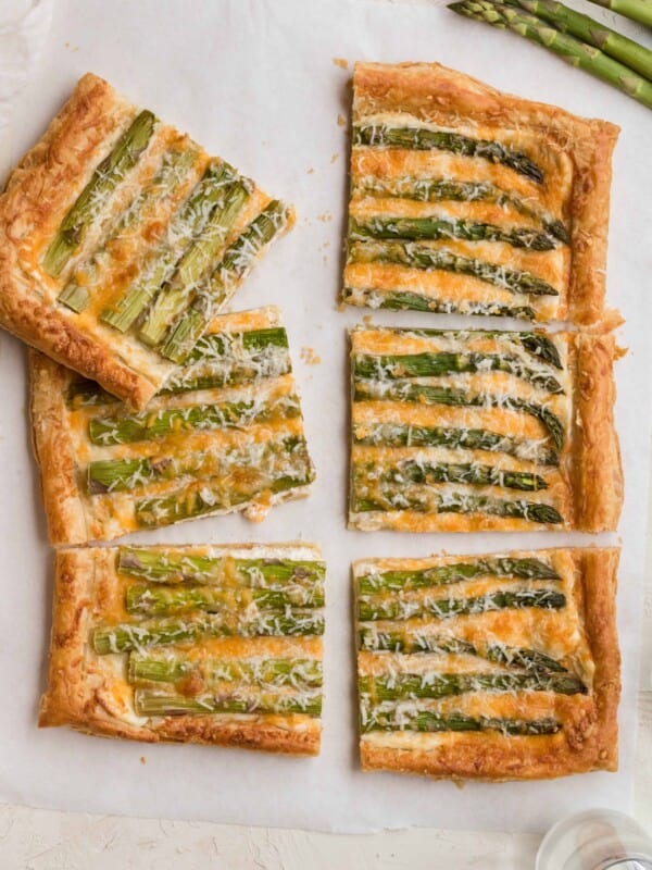 Asparagus tart with puff pastry