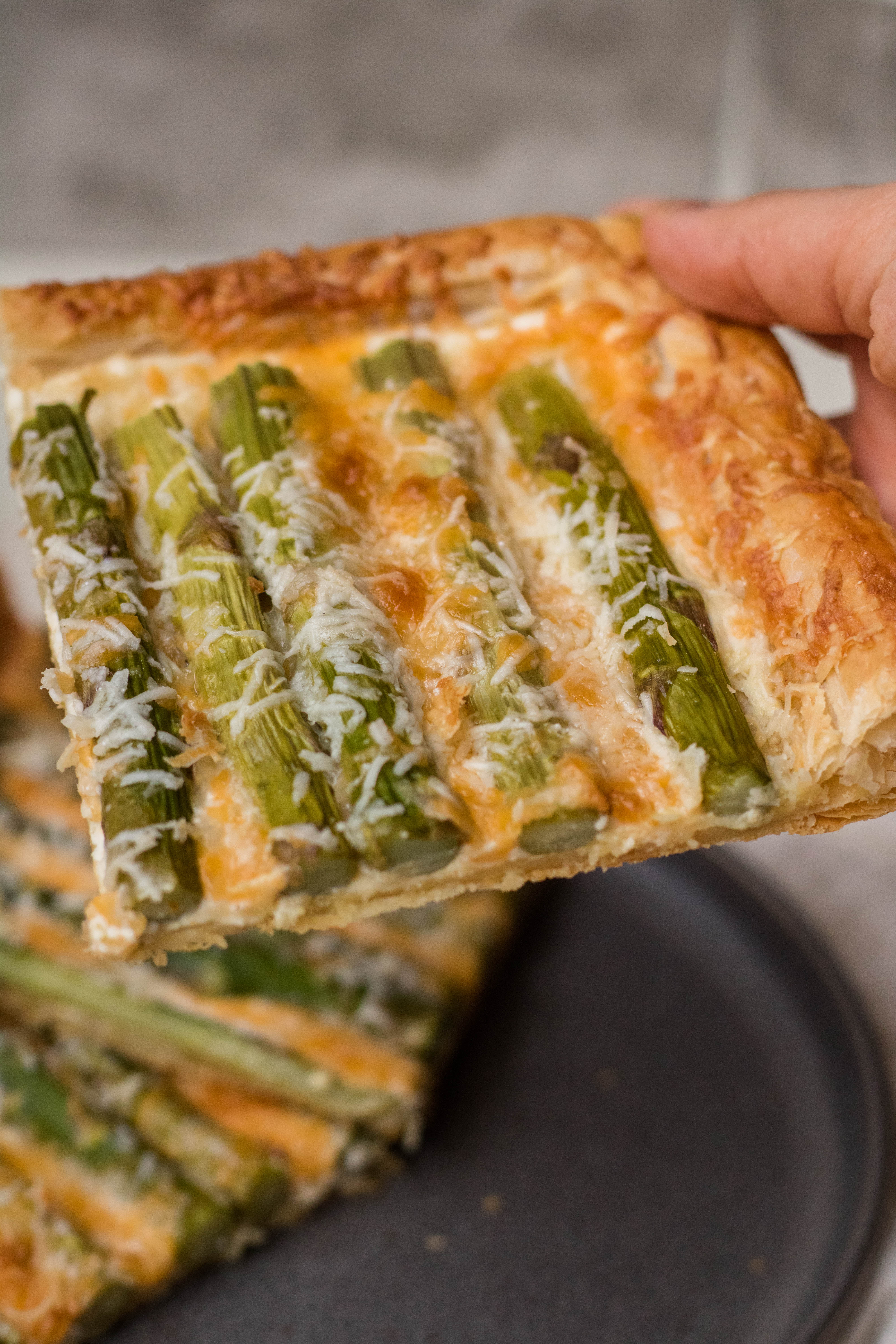 Asparagus tart with puff pastry 