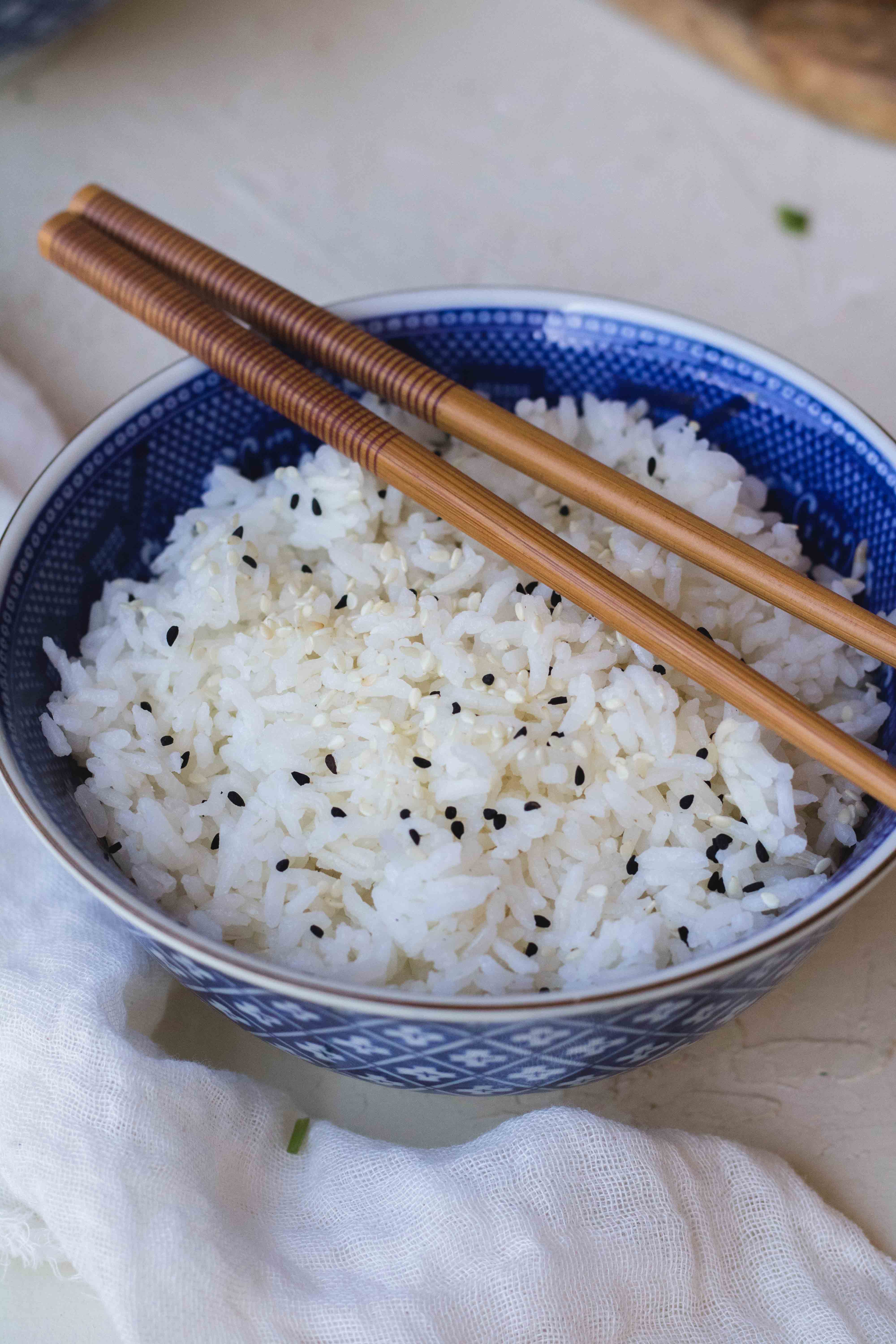 how much water to cook rice