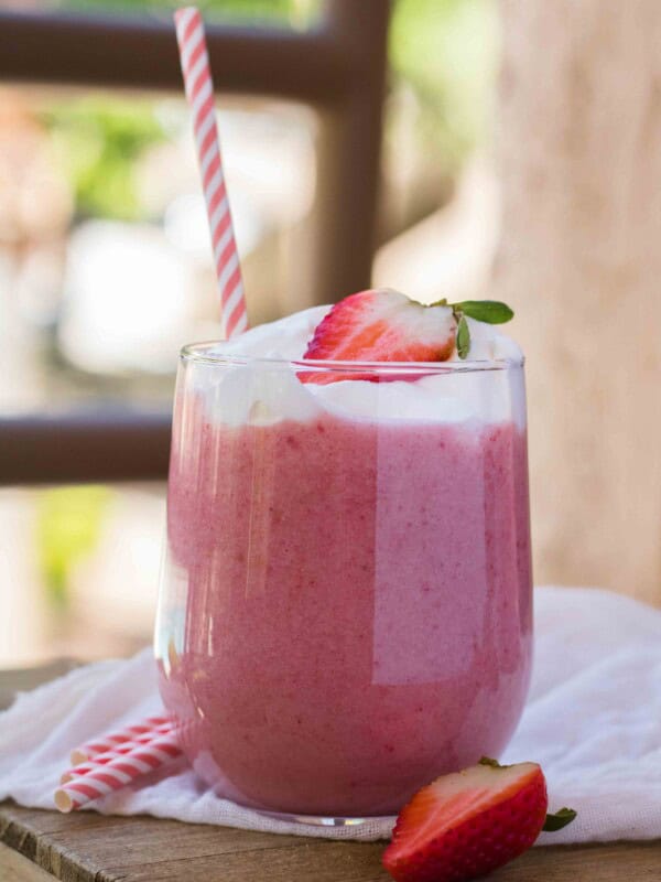 strawberry banana smoothie with yogurt