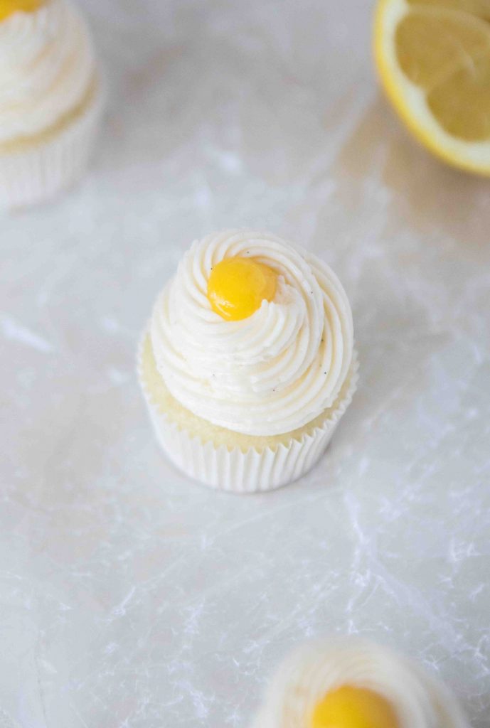 mini cupcakes with lemon curd