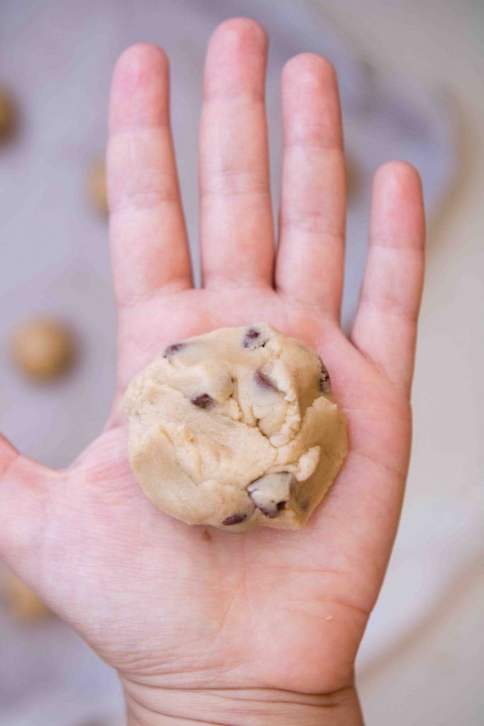 Step by step on how to make nutella chocolate chip cookies