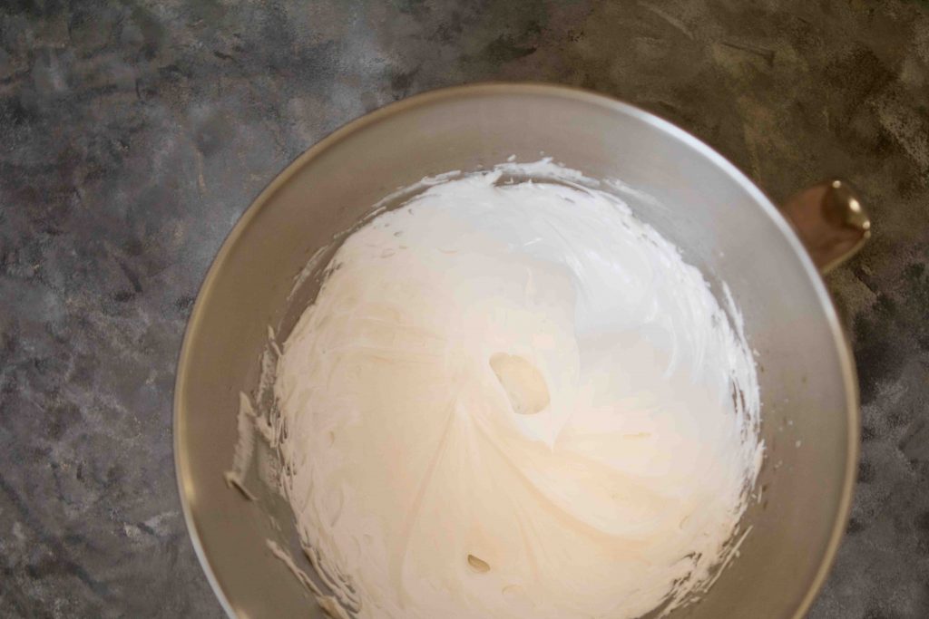 Step by step on making vanilla meringue