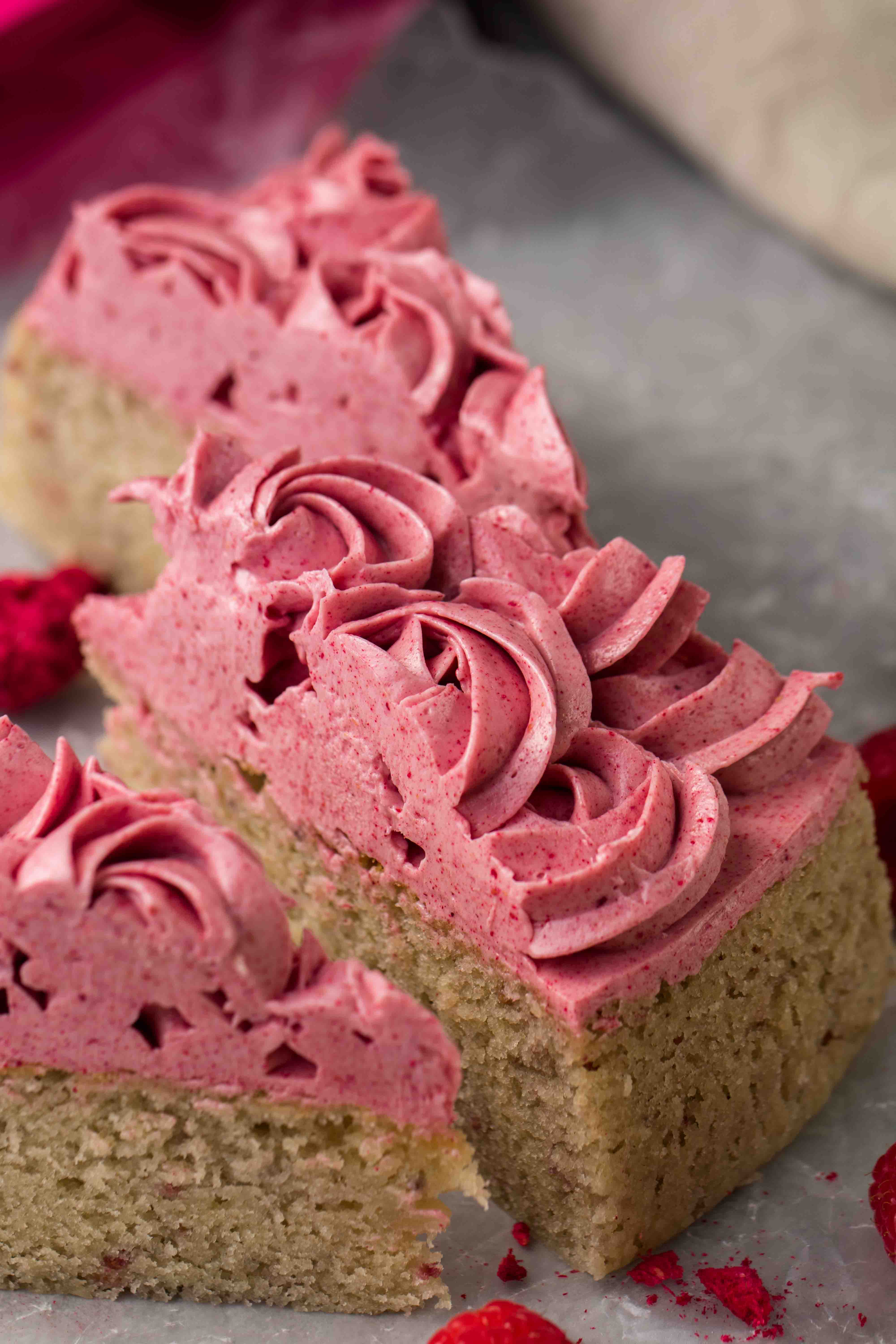 Easy and delicious cake with pink raspberry frosting