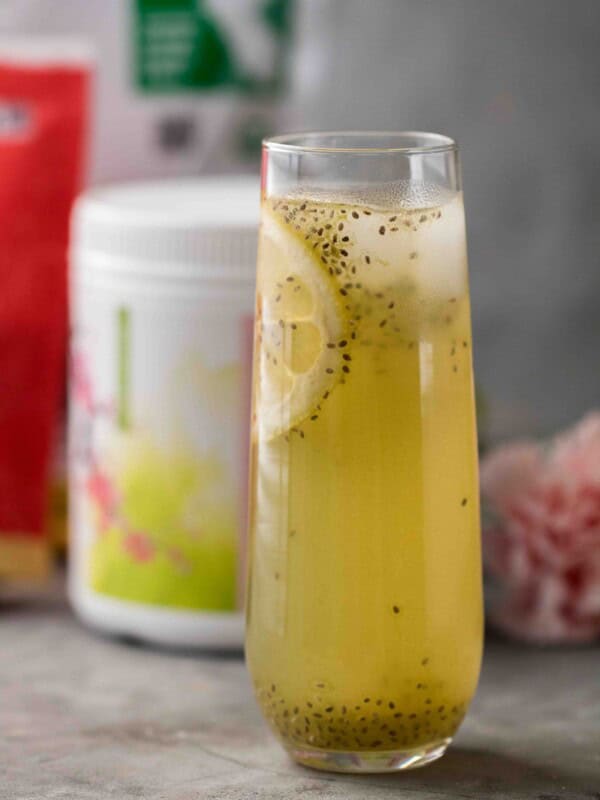 Matcha summer lemonade with chia seed
