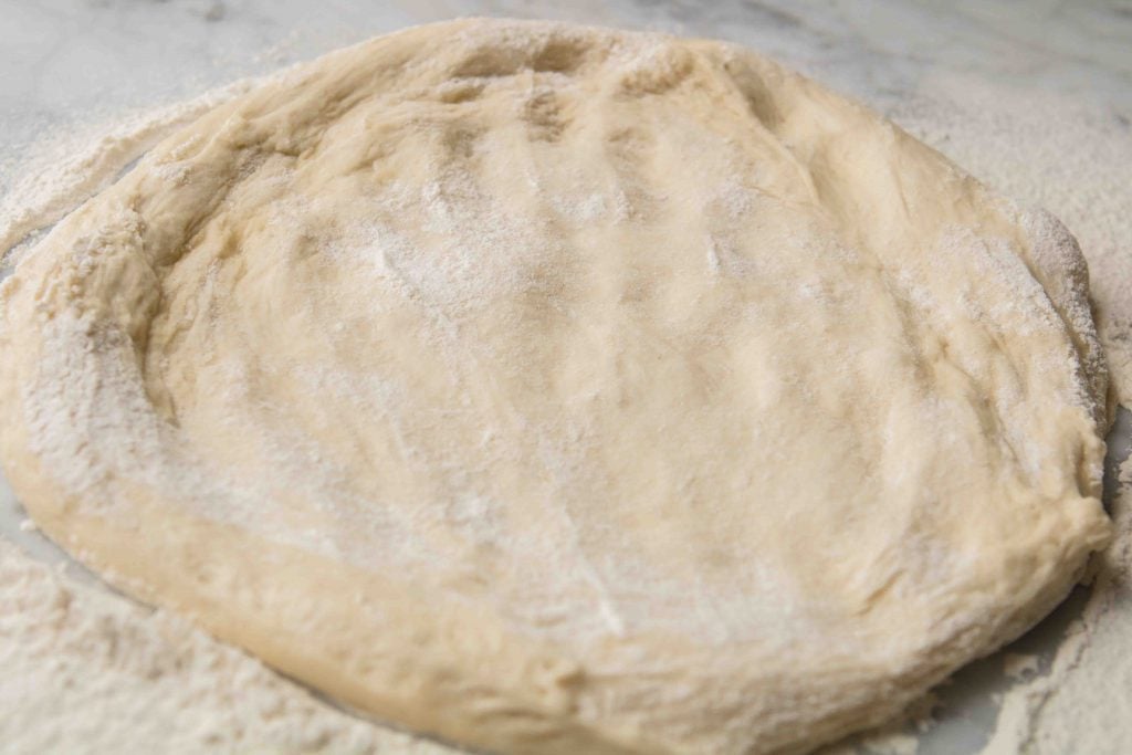 How to stretch pizza dough 