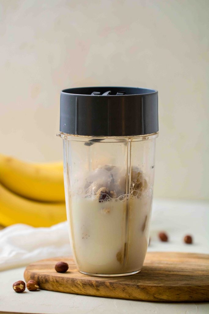 How to make hazelnut banana smoothie