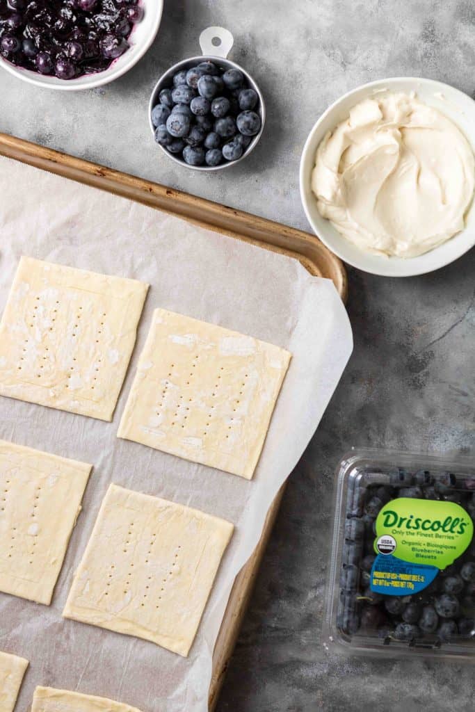 Step by step to make blueberry cheese danish with puff pastry