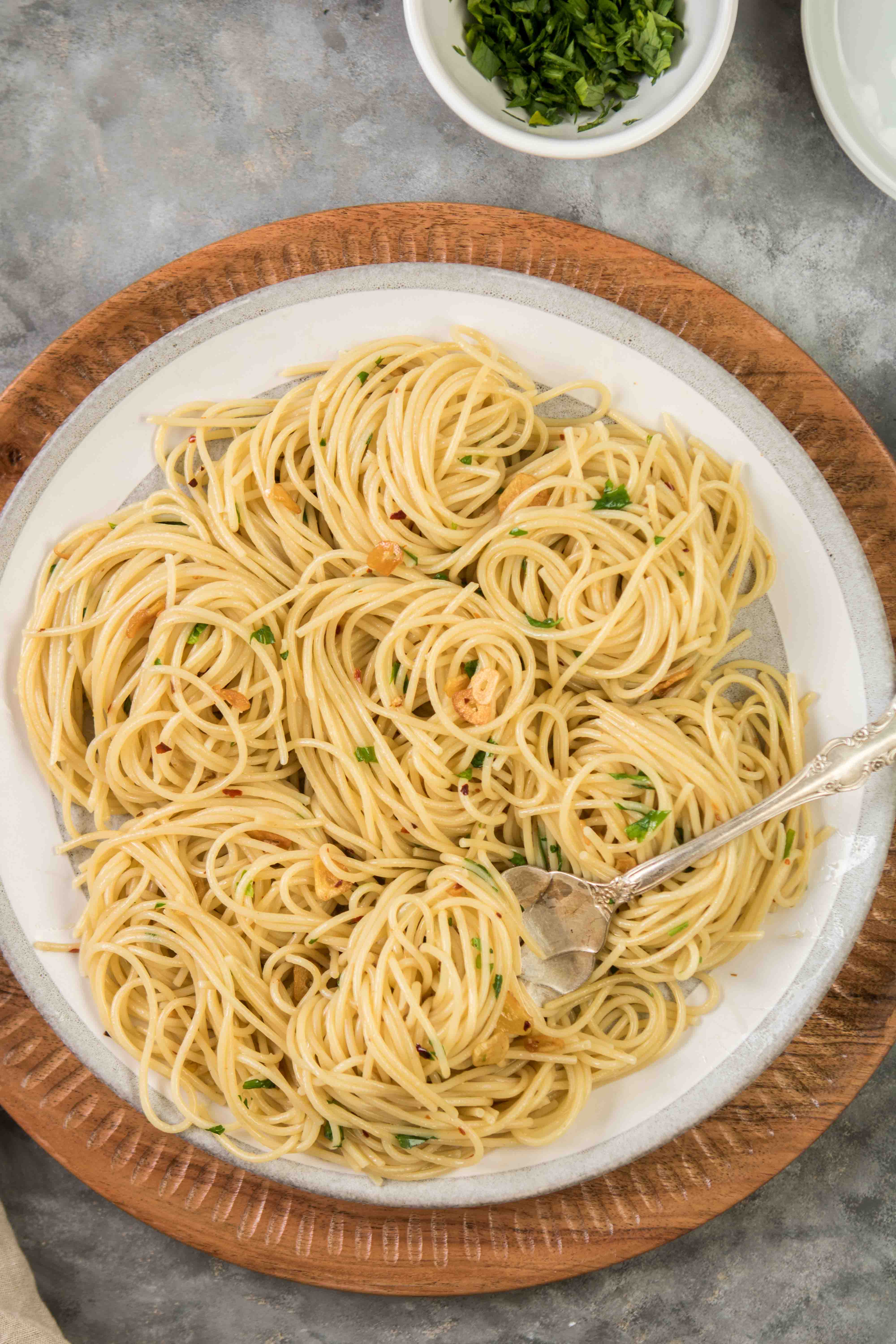 quick and easy spaghetti dinner with olive oil and garlic on a plate