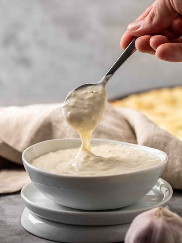 Creamy garlic white pizza sauce
