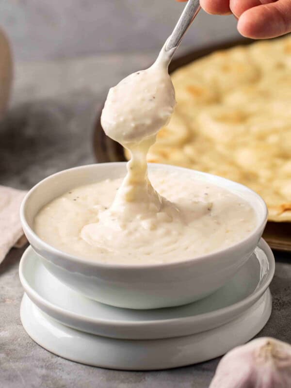 White cheese pizza sauce