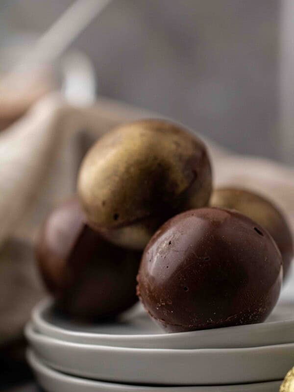 Hot chocolate bomb