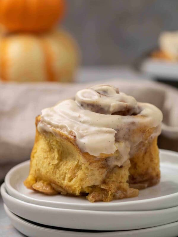 Soft and fluffy pumpkin cinnamon rolls best thanksgiving dessert recipes