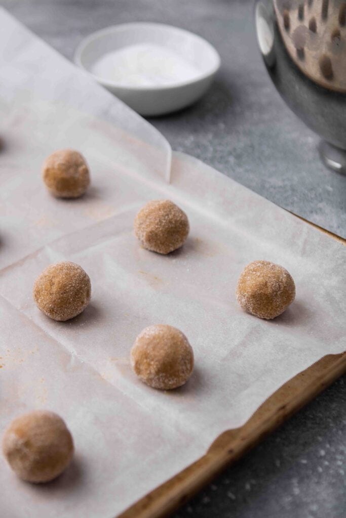 Step by step to make molasses cookies