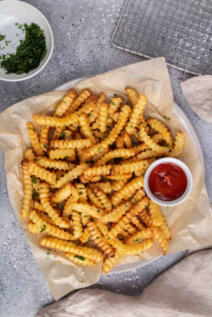 Step by step to make frozen french fries in the air fryer