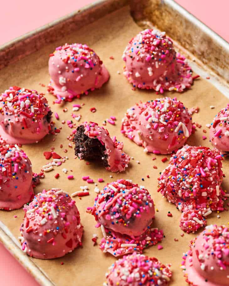 No bake Valentine's day oreo cookie balls