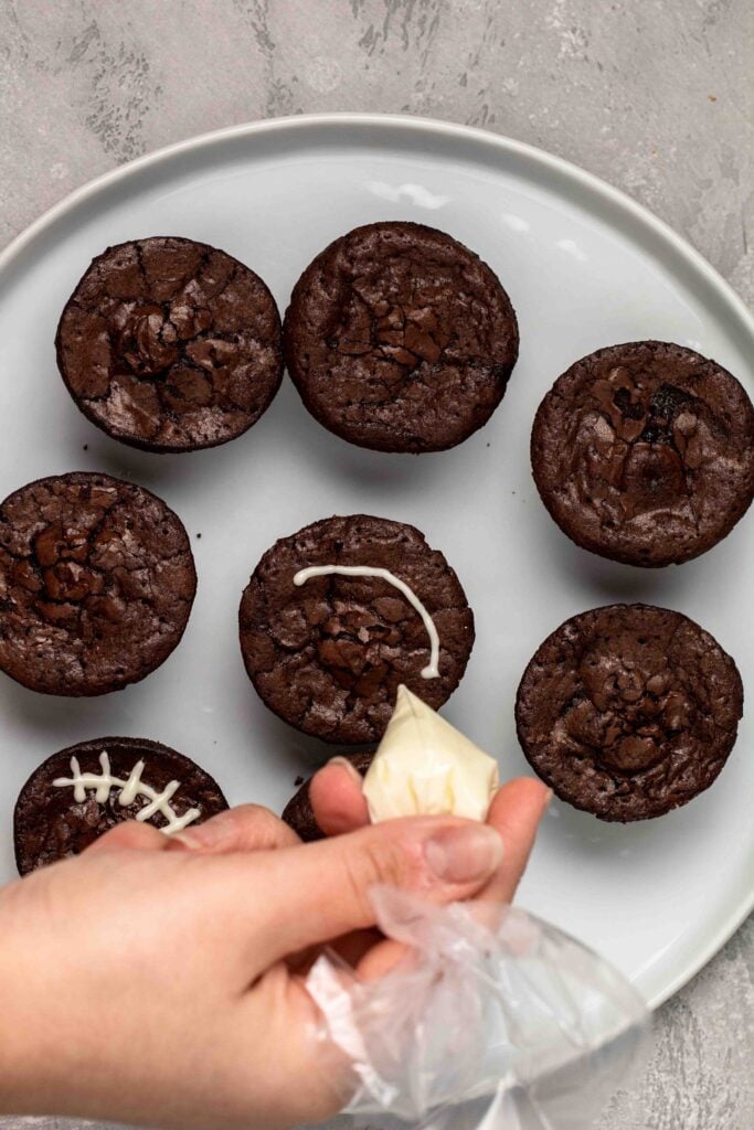 Decorate the brownie bites