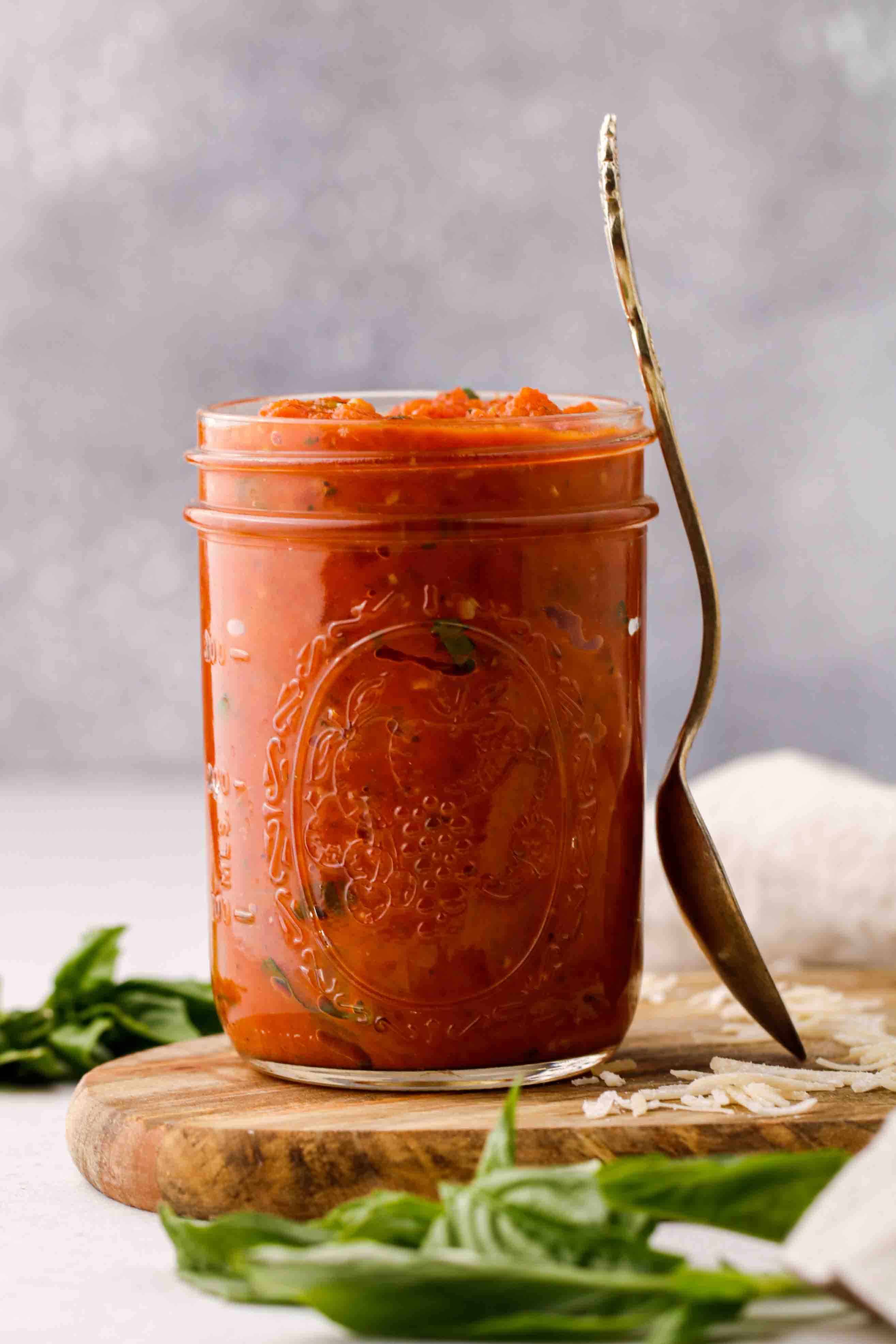 Quick marinara sauce in a jar