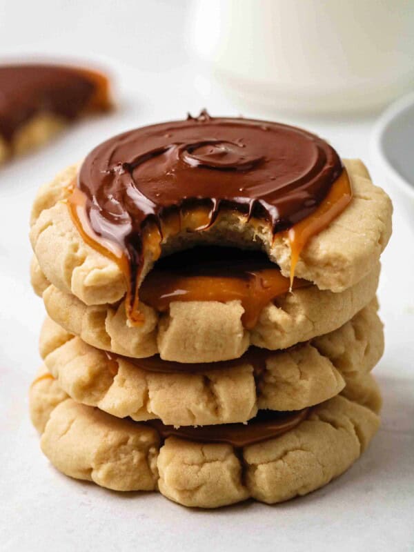 Chilled twix cookies