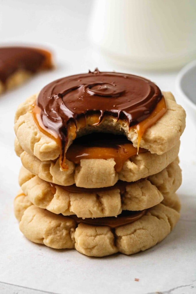 Chilled twix cookies