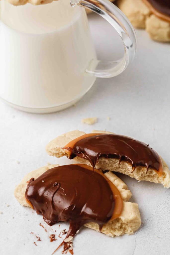 Making TWIX adoodle Cookies & TWIX Shakers Hot Chocolate