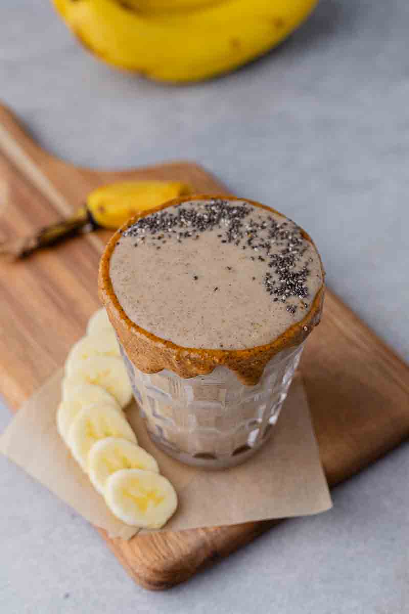 Good for you Almond Banana Date Smoothie - Lifestyle of a Foodie