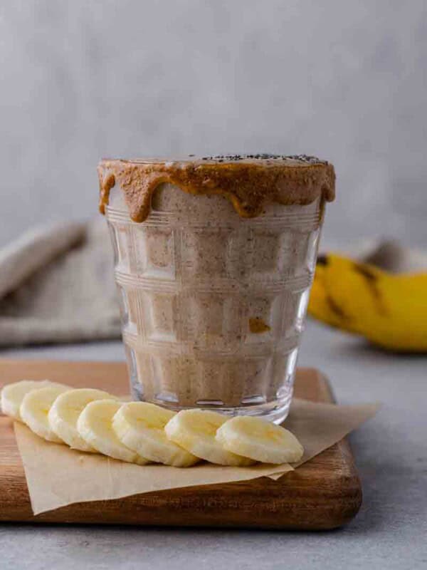Banana Date Smoothie