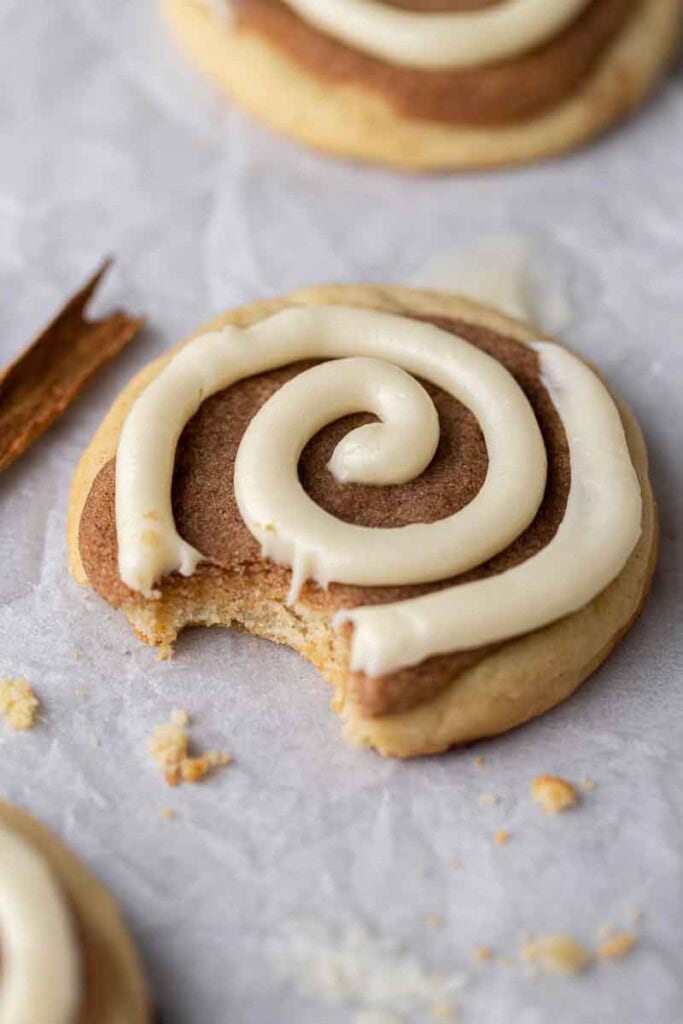 Cinnamon roll Crumbl cookies