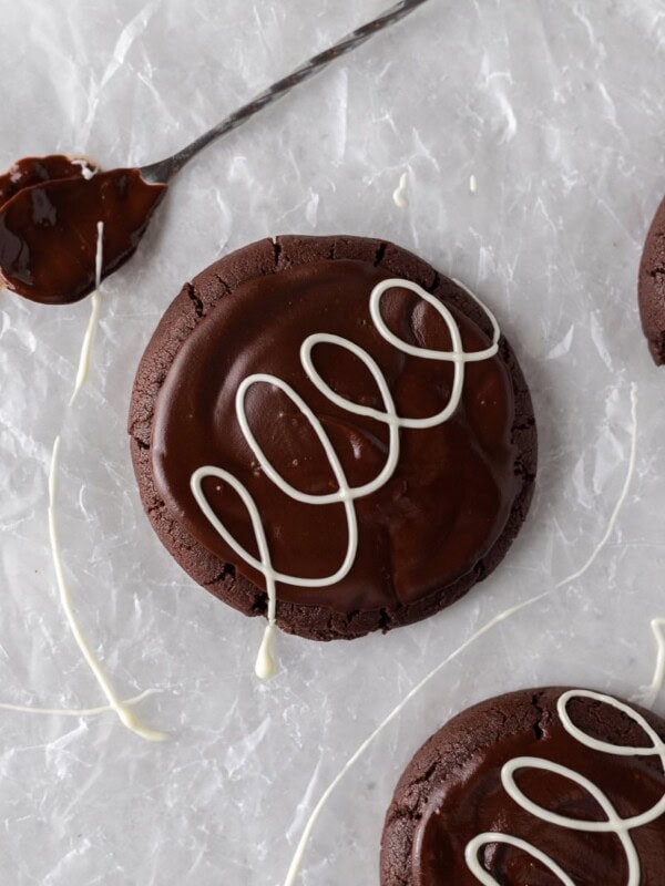 Crumbl chocolate mallow cupcake cookies